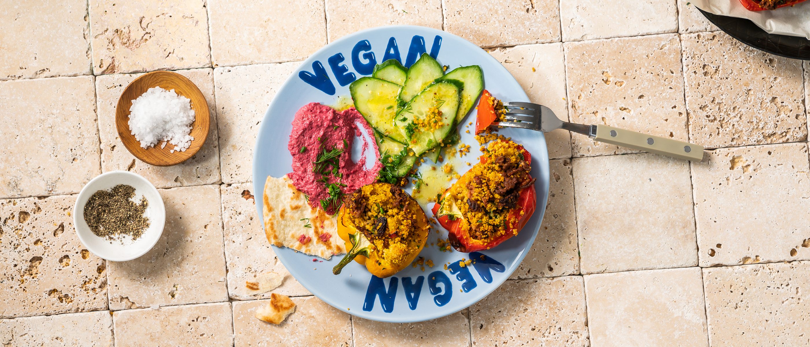 Paprika mit veganer CouscousHackFüllung und Salat (vegan) Rezepte