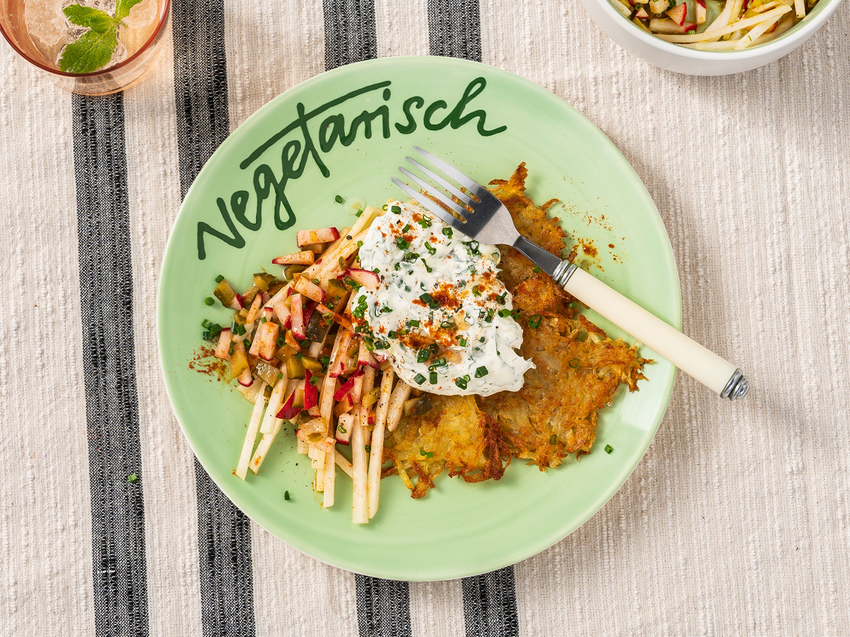 Rösti mit Kräuterdip und knackigem Radieschen-Wurst-Salat (klassisch ...