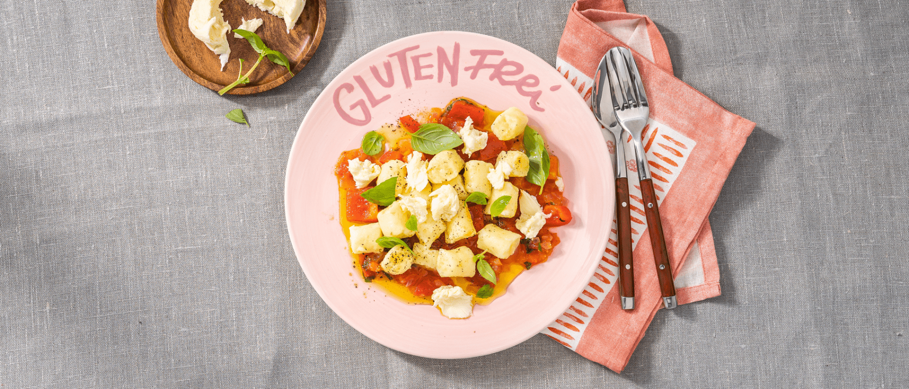 Gnocchi mit SchmortomatenPaprikaSugo und Mozzarella Rezepte von