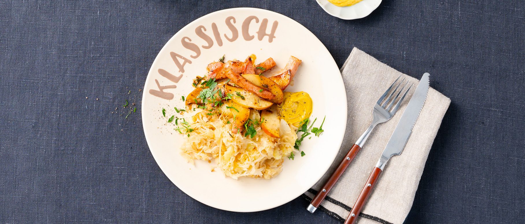 Sauerkraut-Kartoffel-Stampf mit Kasseler und gebratenen Äpfeln ...