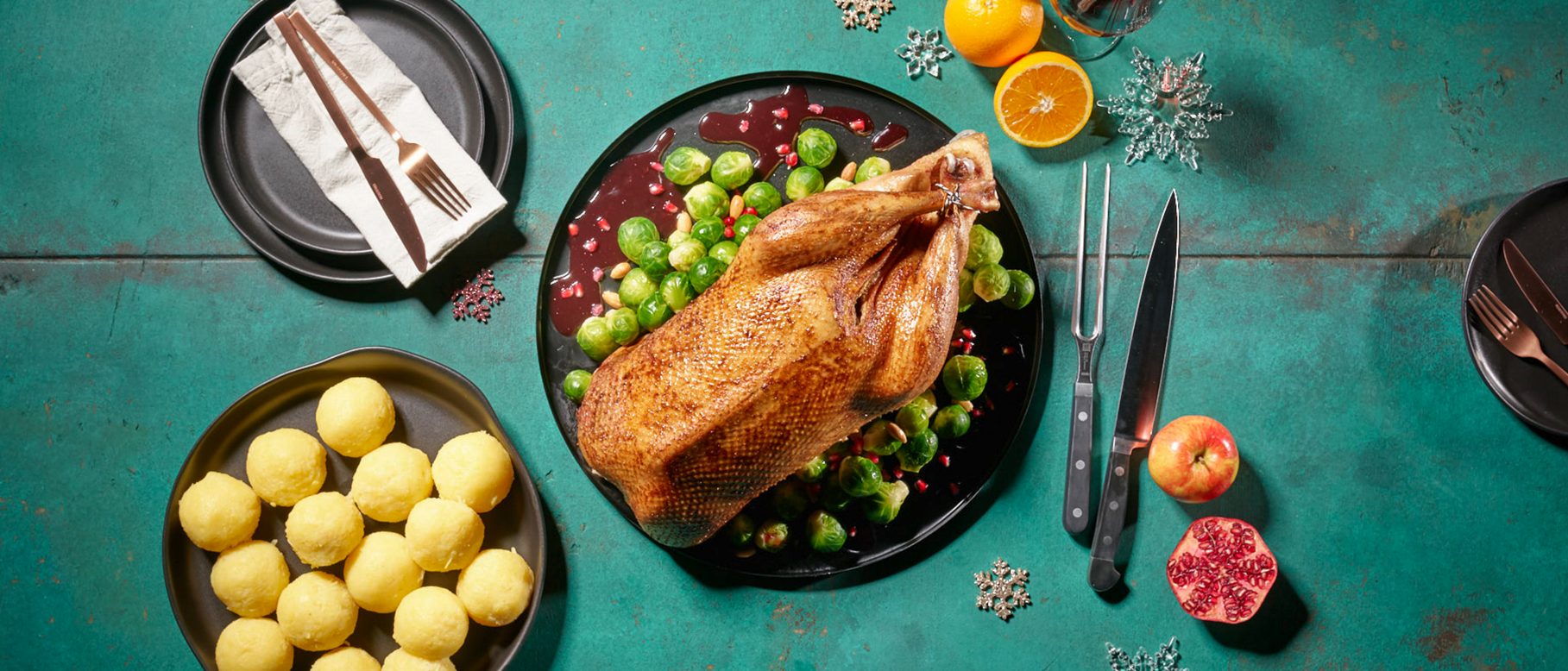 Gefüllte Gans mit Granatapfelsoße und Mandelrosenkohl – Rezepte von ...