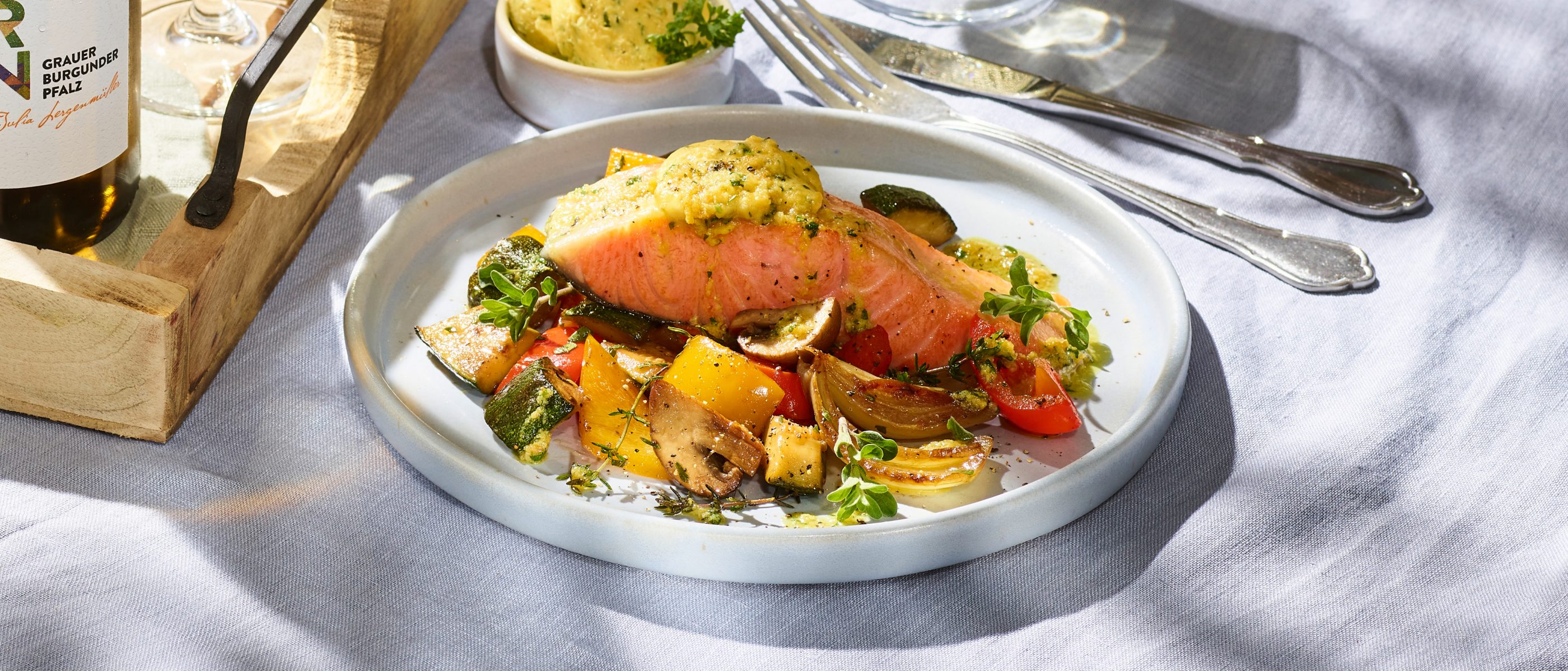 Lachsfilet mit Kräuter-Räucherlachs-Butter – Rezepte von ALDI Nord